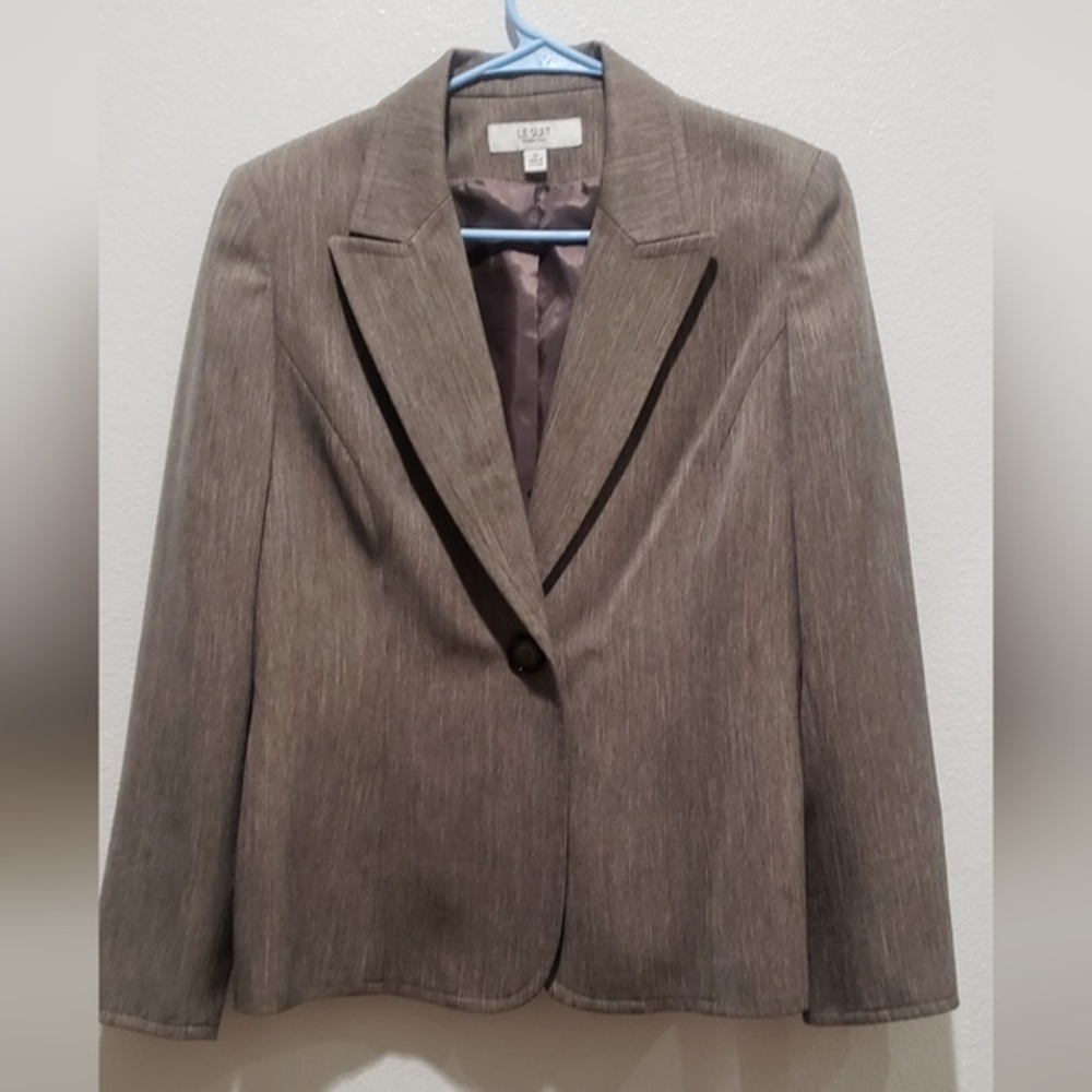 Le Suit Women's brown blazer size 10